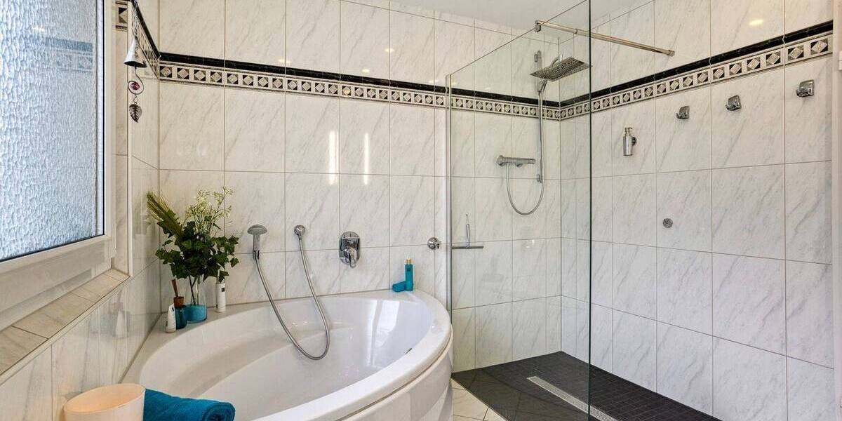 Drei Etagen voller Möglichkeiten - Reihenendhaus mit Einliegerwohnung, Garten & Garage in Winkhausen 7 zimmer