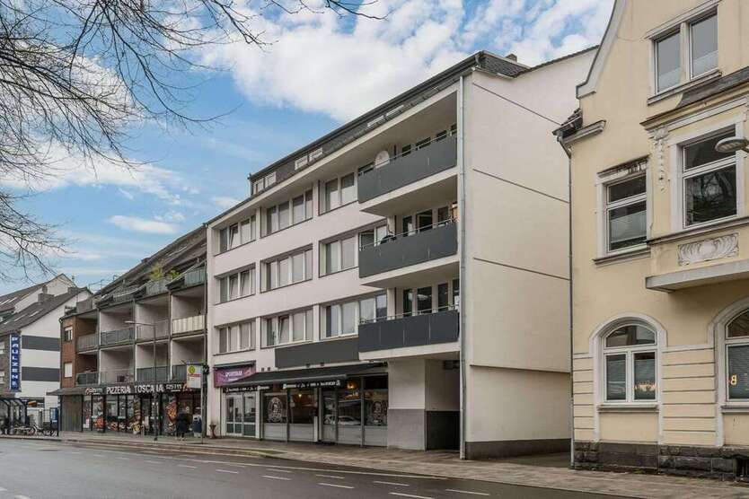 Haus zum Kaufen in Langenfeld (Rheinland) 3.249.000 € 1229 m²
