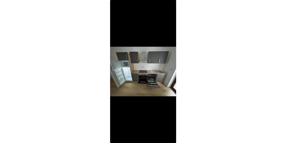 **Kernsaniertes WG-Zimmer mit Einbauküche und Balkon in Wuppertal** 1 zimmer