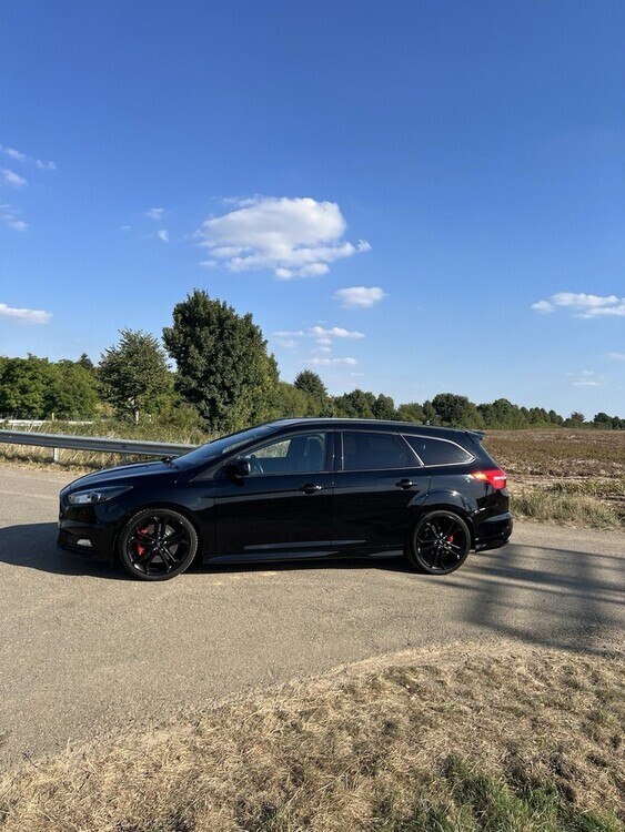 Ford Focus 79.900 km 18.800 € Köln 50667
