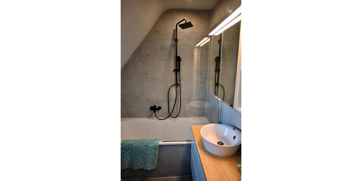 Einfamilienhaus mit Doppelgarage & PV-Anlage - provisionsfrei 3.5 zimmer