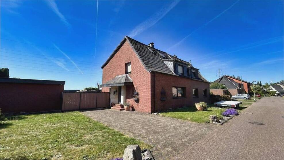 Doppelhaushälfte mit tollem Grundstück für Gartenliebhaber