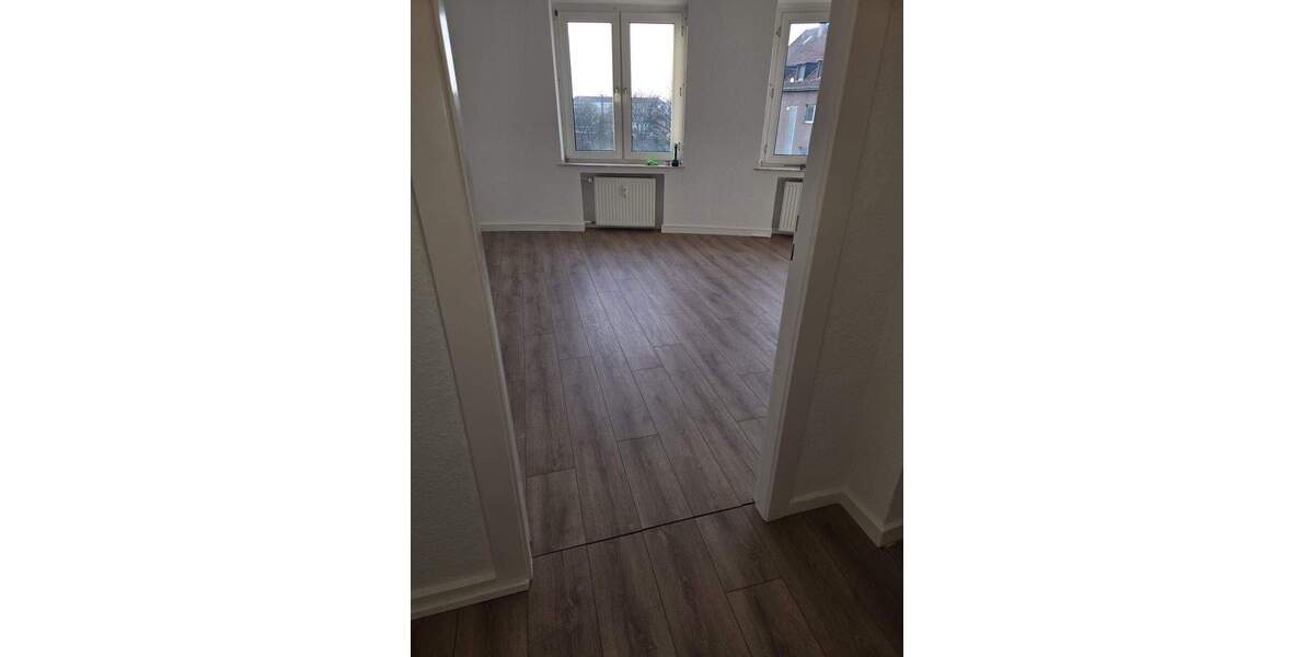 Etagenwohnung Düsseldorf Rath - 3 Zimmer, 92 m&sup2;, 1.250&euro; | Angebot:26435553