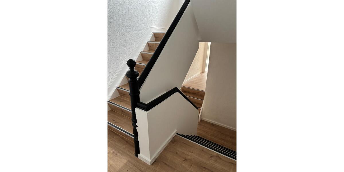 Reihenhaus Grevenbroich - 7 Zimmer, 170 m&sup2;, 1.700&euro; | Angebot:25647269