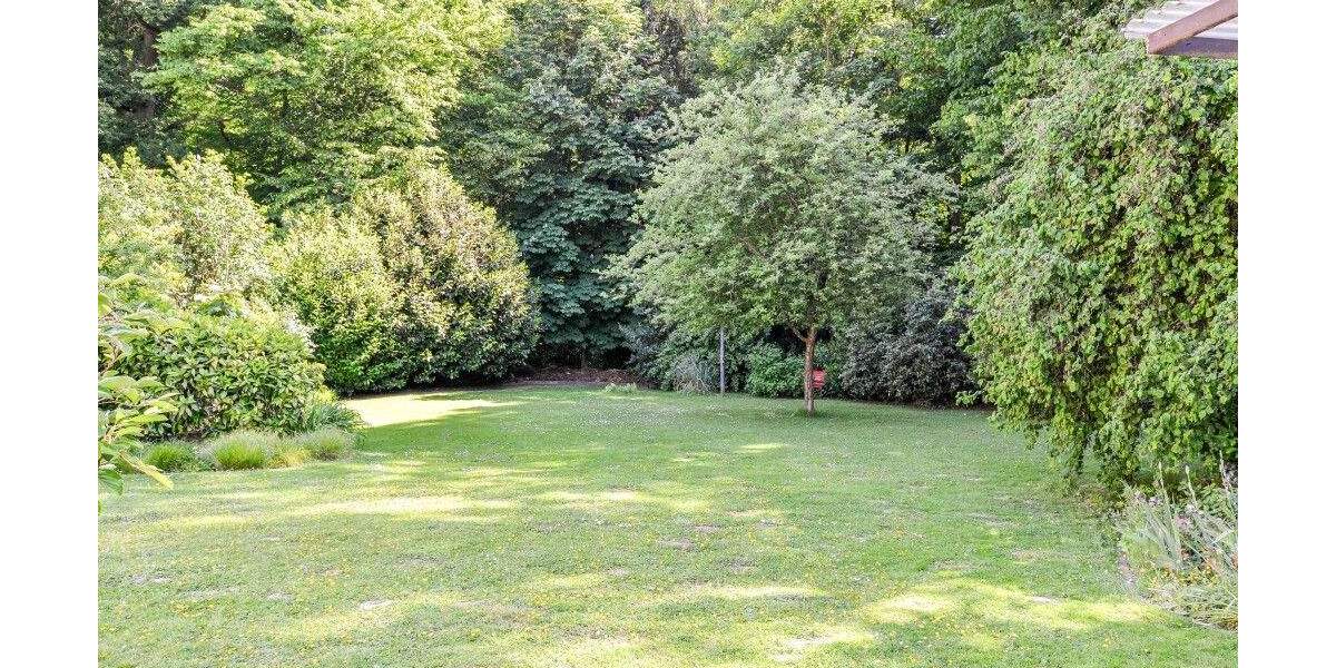 Großzügige 2 Familien-DHH mit Aufstockungs- und Anbaumöglichkeiten * ca. 1.848 m² parkähnlicher Grund mit Direktangre... 6 zimmer