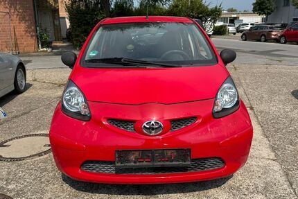 Toyota Aygo (X) 102.000 km 2.399 € Köln 50767