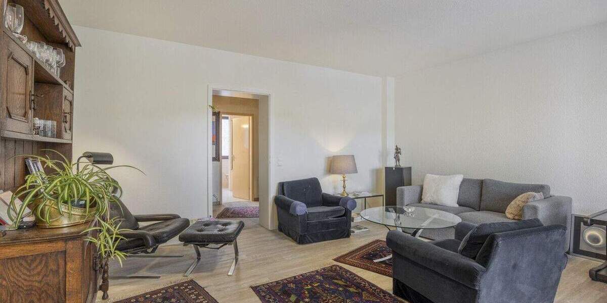 Etagenwohnung Düsseldorf Derendorf - 3 Zimmer, 90 m&sup2;, 329.000&euro; | Angebot:25835356