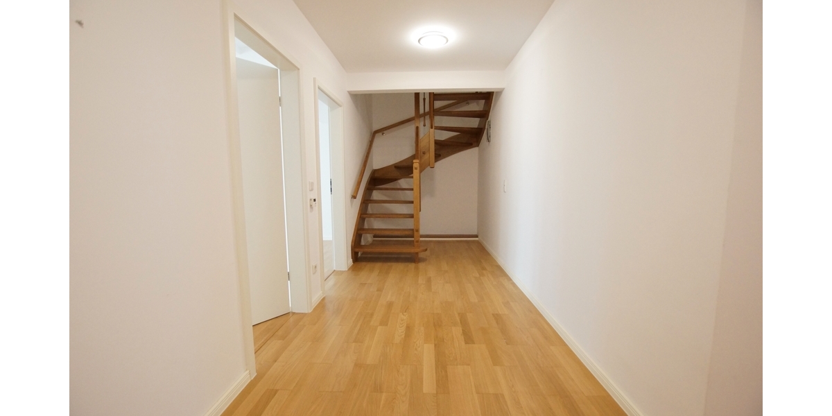 Moderne und großzügige 5 Zimmer-Wohnung über zwei Etagen mit separatem Eingang und Einbauküche - Maisonettenwohnung Düsseldorf Heerdt | Angebot:27313431