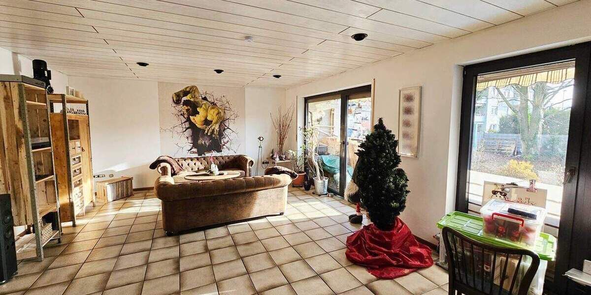 Großzügiges Zweifamilienhaus in bevorzugter Lage von Leverkusen-Lützenkirchen 8 zimmer