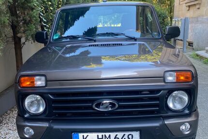 Lada Urban 16.150 km 14.650 € Köln 50968