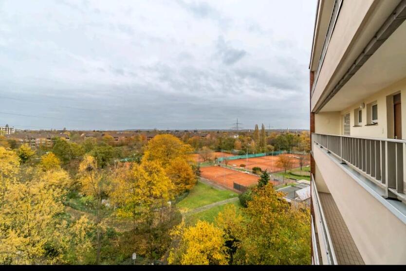 Renoviertes 2 Zimmer Apartment mit Küche, Balkon in Düsseldorf zimmer
