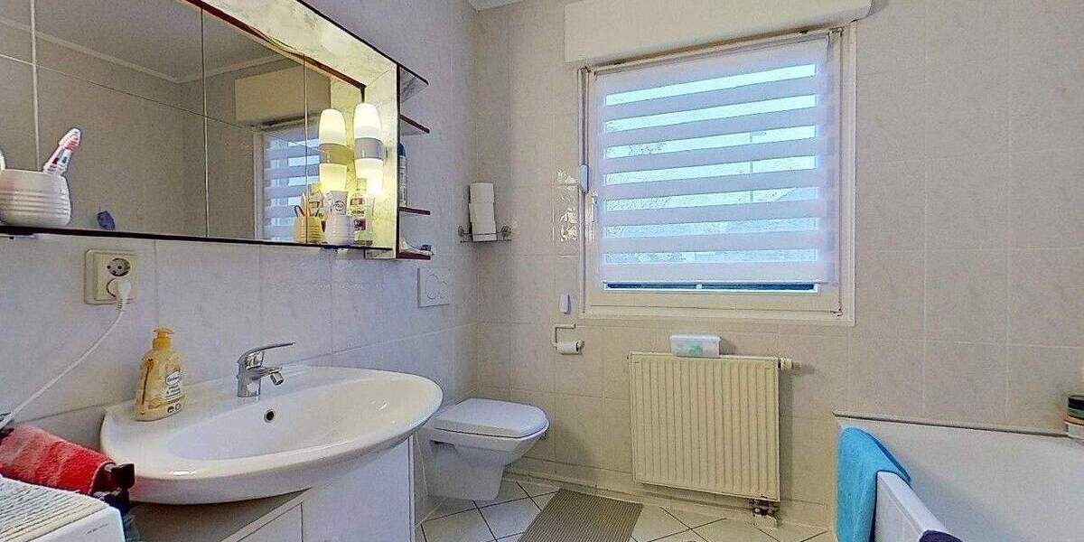 Raumwunder ! Hier ist Platz für alle im Zweifamilienhaus im Neusser Süden 8 zimmer