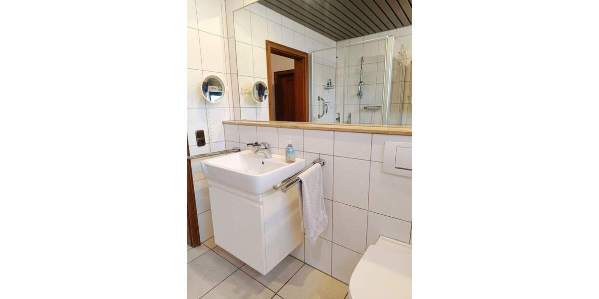 Mehrfamilienhaus, Wohnhaus Mönchengladbach-Wickrath Wickrath - 6 Zimmer, 124 m&sup2;, 398.000&euro; | Angebot:25744860