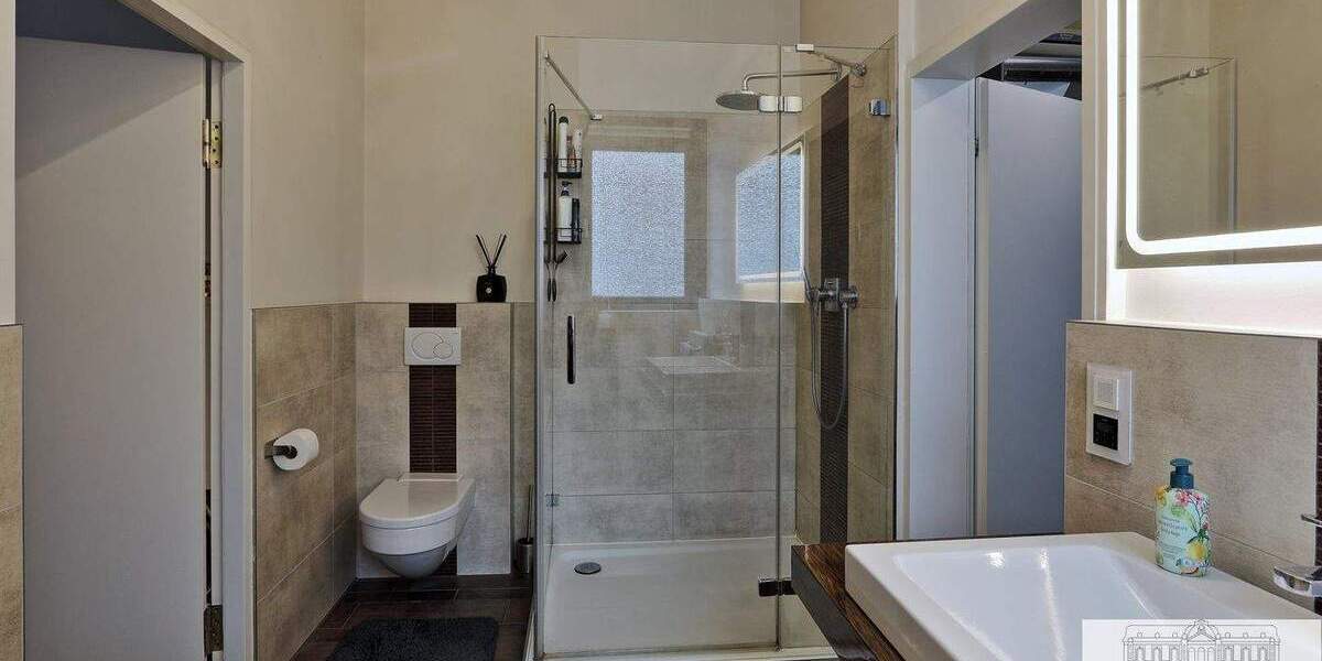 Exklusives Altbau-Juwel: Kernsanierte Wohnung mit West-Balkon und Loft-Charakter in Benrath 3 zimmer