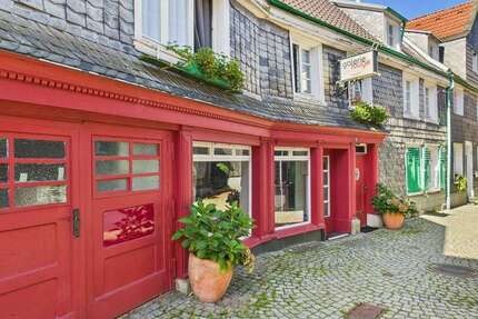 Haus zum Kaufen in Remscheid 190.000 € 158 m² 8 zimmer