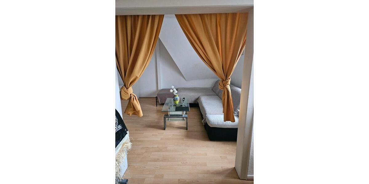 Helle 66m² Wohnung mit Gartenmitbenutzung DG st. Töniser str. 2.5 zimmer