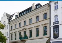 Wunderschöne AltbauWohnung - direkt am Laurentiusplatz!