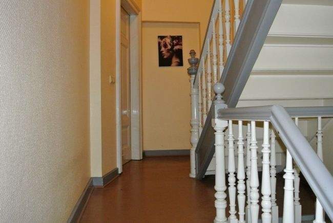 Im massiven beliebten Altbau werden Drei-Wohnungen zur Vermietung angeboten 3 zimmer