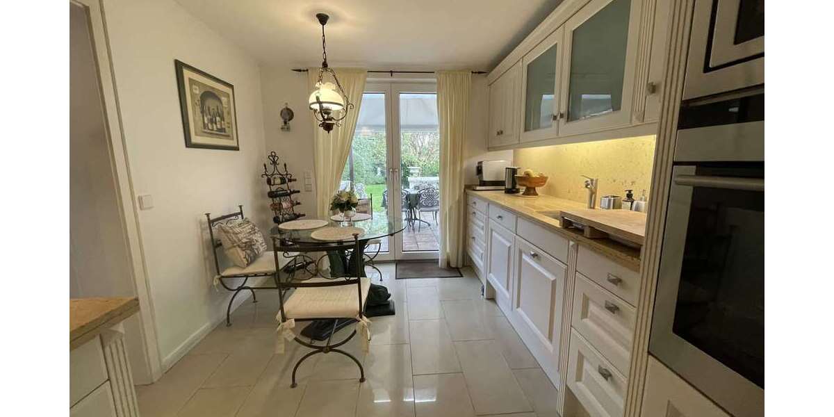 Etagenwohnung Düsseldorf Eller - 3 Zimmer, 126 m&sup2;, 365.000&euro; | Angebot:25685495