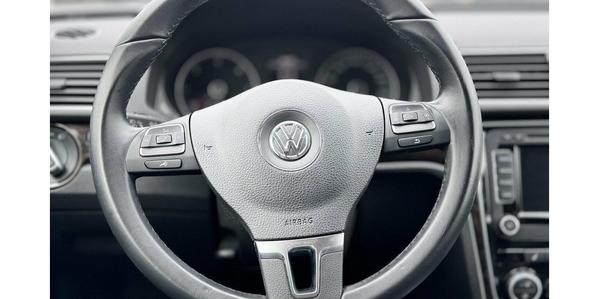 VW Passat 2,0 TDI Highline / Leder / SHD / Keyless 228.000 km 11.890 &euro; Mönchengladbach 41066