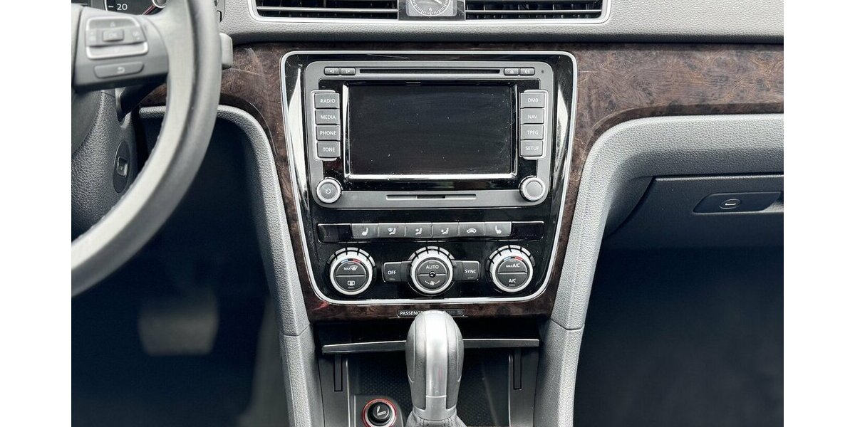 VW Passat 2,0 TDI Highline / Leder / SHD / Keyless 228.000 km 8.900 &euro; Mönchengladbach 41066