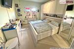 Gepflegtes Dreifamilienhaus zzgl. App. 2x Garagen und Traumgarten