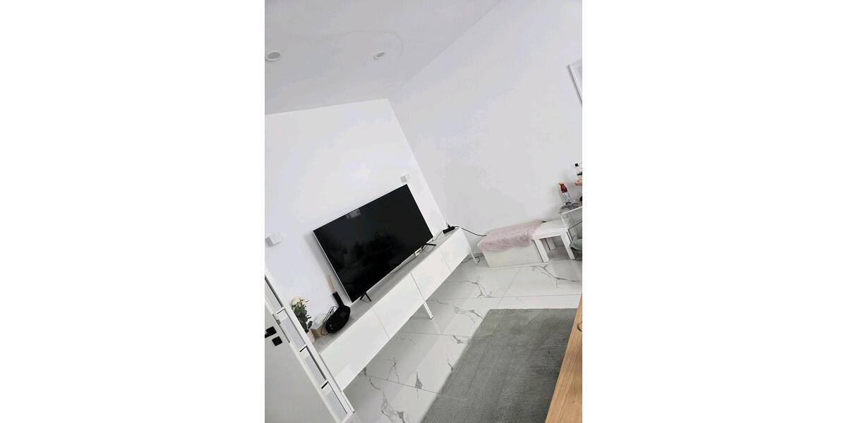 Dachgeschoßwohnung Duisburg Mittelmeiderich - 3.5 Zimmer, 85 m&sup2;, 1.350&euro; | Angebot:25287098