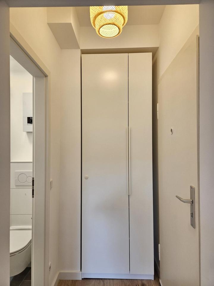 Erstbezug nach Sanierung, Teilmöbliert in zentraler Lage zimmer