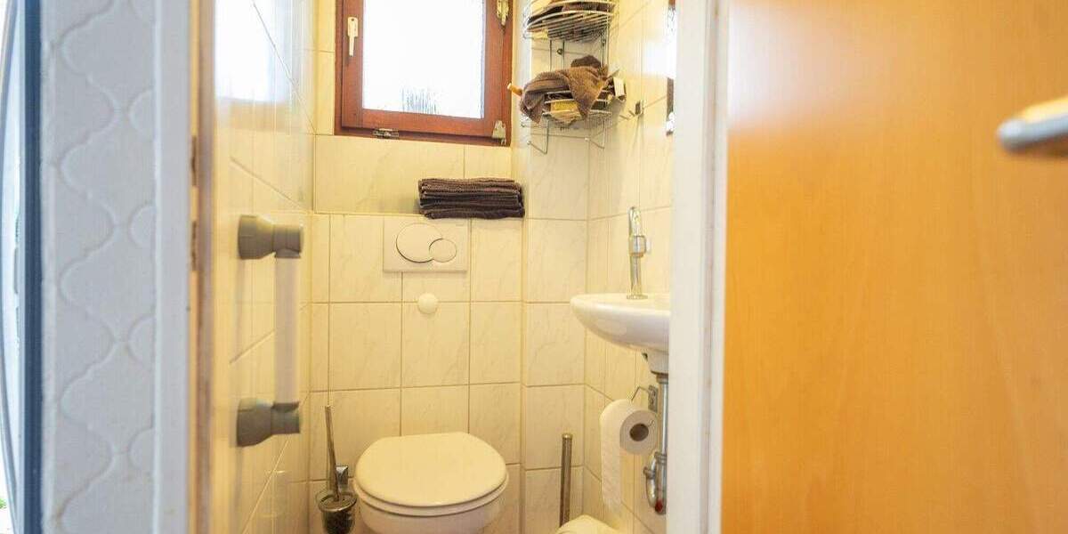 Traarer Wohnidylle: Zweifamilienhaus in ruhiger, unverbaubarer Feldrandlage 8 zimmer