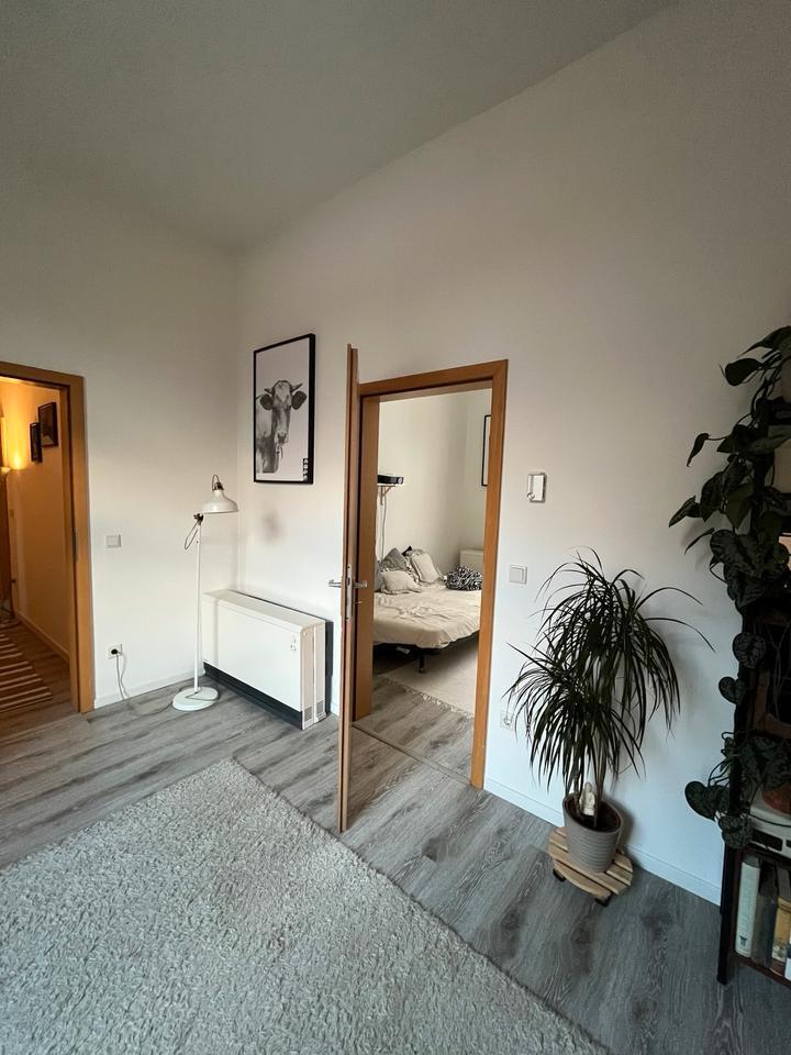 Helle Altbauwohnung für junges Pärchen in Düsseldorf-Lörick zimmer