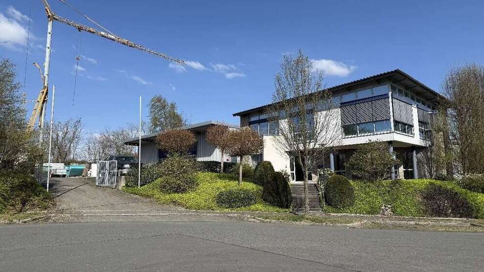 Halle in Haan 949.000 € 294.42 m²