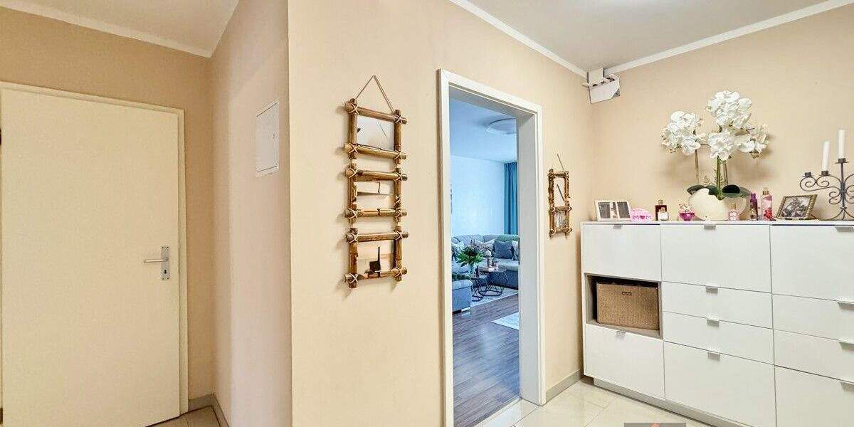 Sonnige Eigentumswohnung mit zwei Balkonen und großer Terrasse in Düsseldorf-Eller 3 zimmer