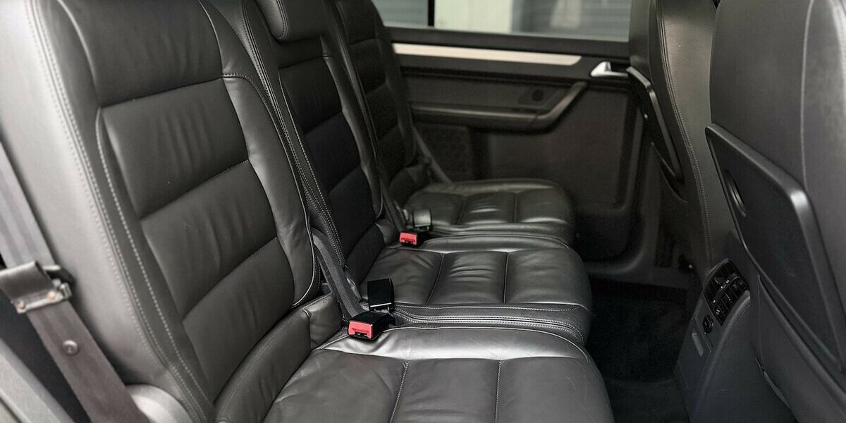 VW Touran R-Line Schiebedach Leder 7Sitze IHand 124.990 km 11.900 &euro; Mönchengladbach 41066