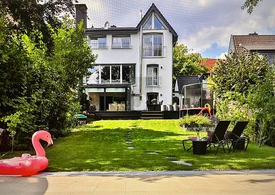 LUXURIÖSES TRAUMHAUS MIT POOL