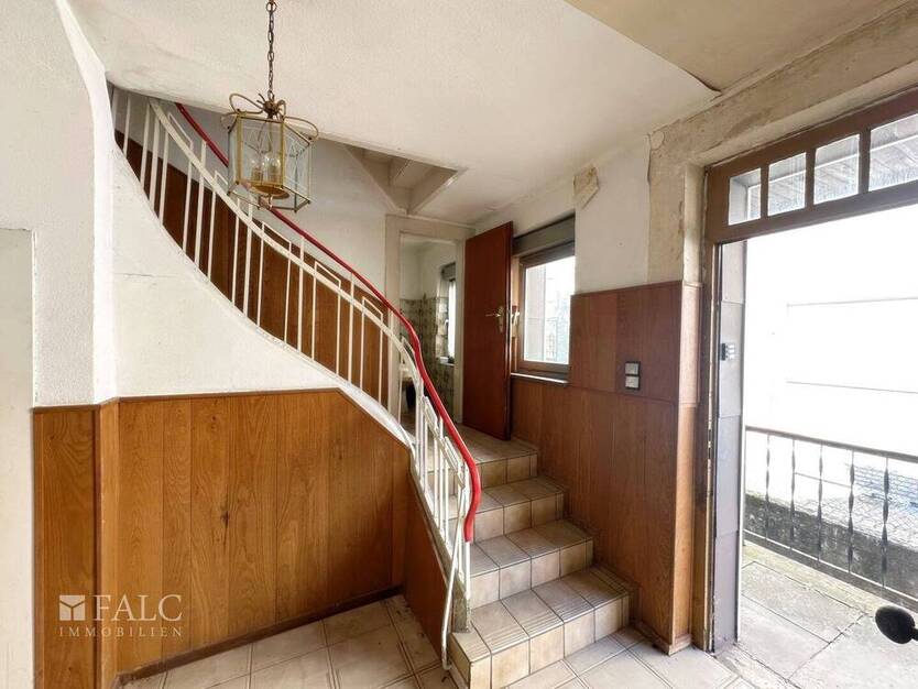 Grundstück mit Bestandsgebäude in Düsseldorf - Hassels