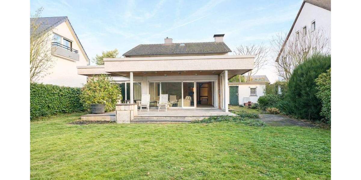 Freistehendes Einfamilienhaus, 8-Zimmer mit großem Grundstück in begehrter Lage von Hilden 8 zimmer