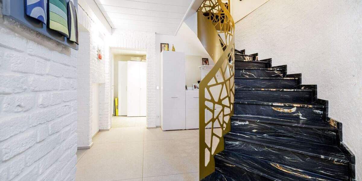 Hochwertig sanierte und stylische Gartenwohnung mit weiterer Dachgeschosswohnung 7 zimmer