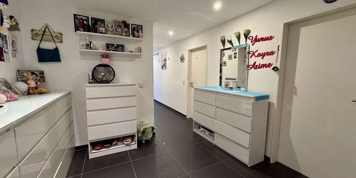 Traumhafte 3,5-Zimmer-Wohnung mit großem Balkon, herrlicher Aussicht, Garage und inkl.Einbauküche 3 zimmer