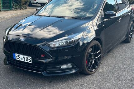 Ford Focus 137.000 km 13.900 &euro; Remscheid 42855
