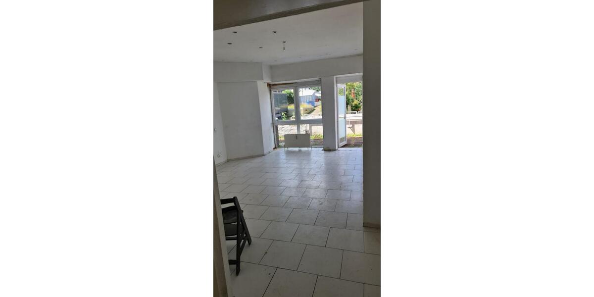 Sonnige grosszügige 3 Zi Wohnung mit Terrasse in ruhiger Lage 3 zimmer