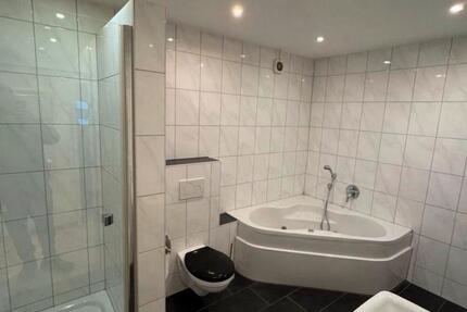 Wohnung Grevenbroich Neuenhausen - 4 Zimmer, 135 m&sup2;, 1.400&euro; | Angebot:25718296