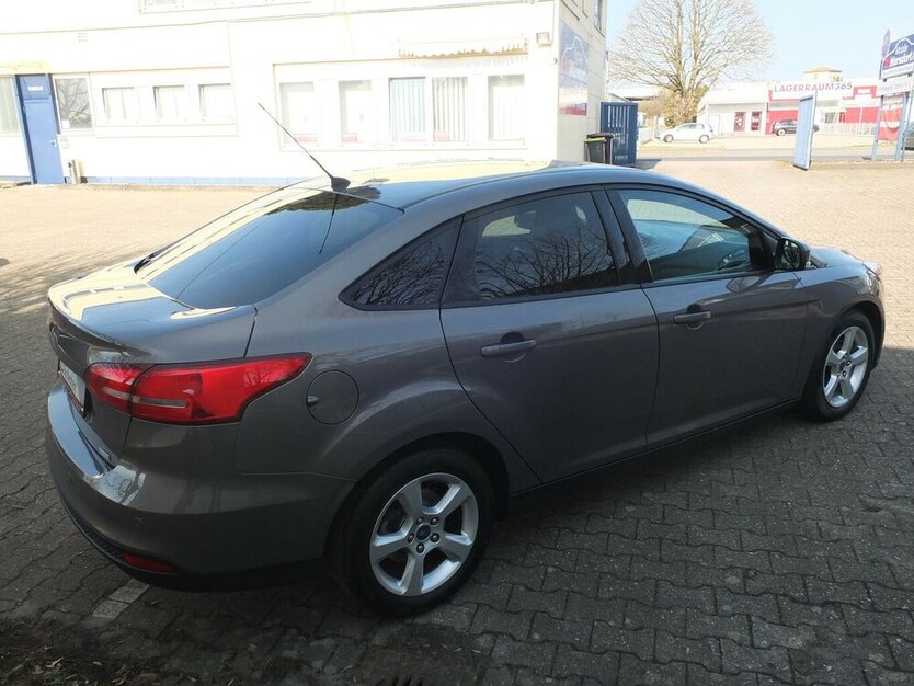 Ford Focus STUFENHECK KLIMAUTOMATIK PARKPILOT 118.919 km 7.304 € Köln 50858