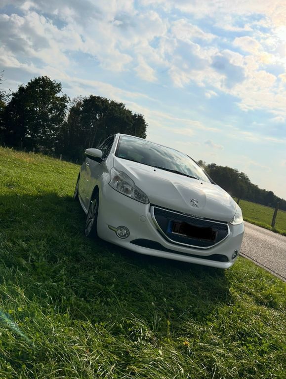 Peugeot 208 82.254 km 5.800 € Leverkusen 51379
