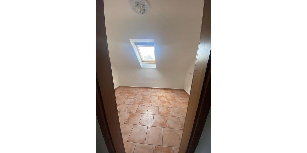 Dachgeschoßwohnung Duisburg Duisburg-Mitte - 2 Zimmer, 65 m&sup2;, 494&euro; | Angebot:25052498