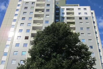 Alles neu !! 2 Zimmer-Wohnung mit viel Stellplatz, separater Küche und großem Balkon! Nur mit WBS! zimmer