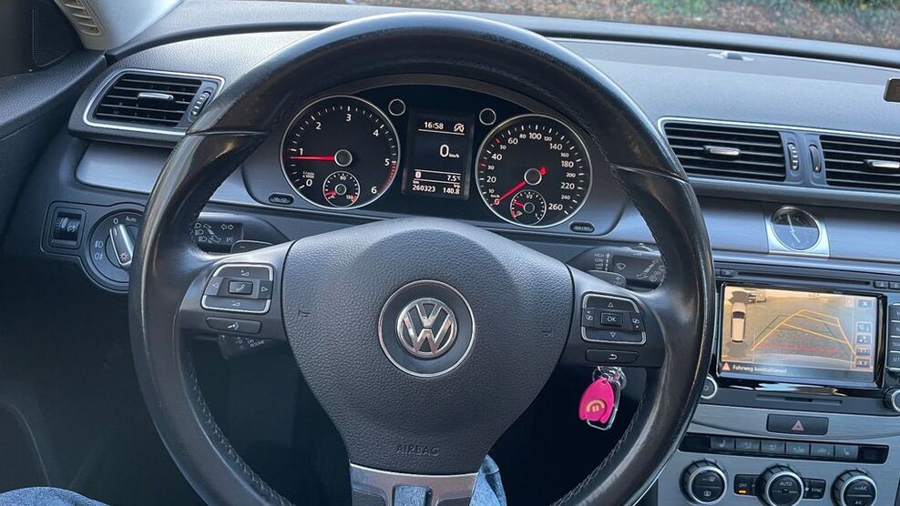 VW Passat 267.000 km 8.300 € Düsseldorf 40229