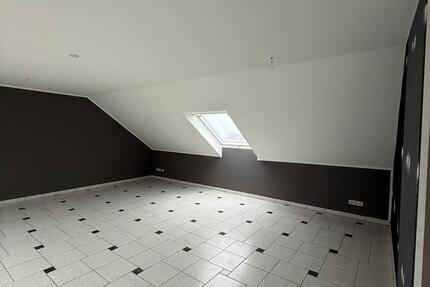 3-Zimmer-DG-Wohnung ca. 100 qm mit Balkon in Velbert 3 zimmer