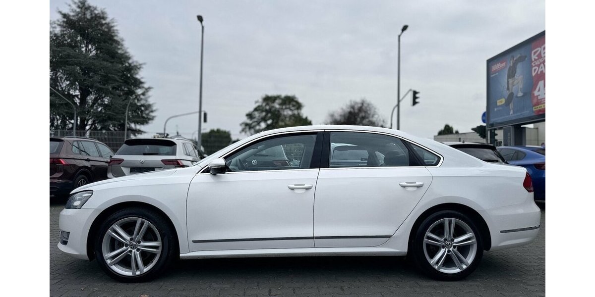 VW Passat 2,0 TDI Highline / Leder / SHD / Keyless 228.000 km 8.900 &euro; Mönchengladbach 41066