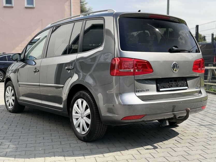 VW Touran Highline / Navi / 7 Sitze / Klima / AHK 256.000 km 7.900 € Mönchengladbach 41066