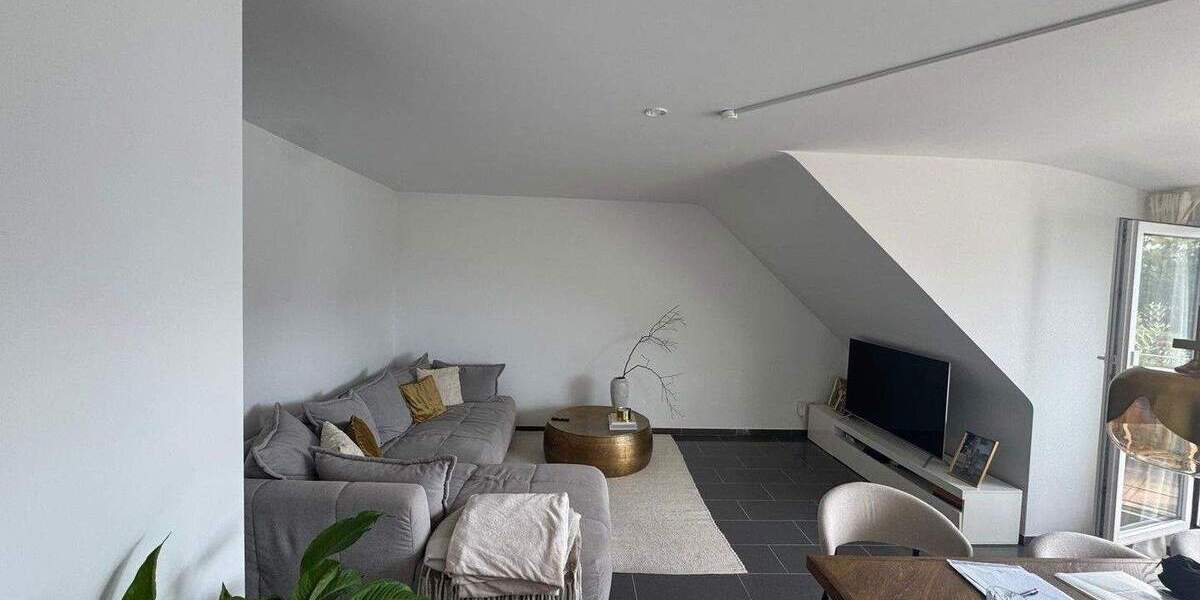 Investition mit Herz - Dachgeschosstraum mit Balkon - vermietet 3 zimmer